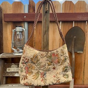 Vintage Floral Tapestry Handbag.